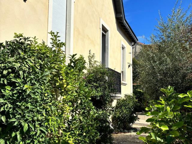 Montpellier centre Comédie Maison de caractère au cœur du qu. 153m² Montpellier