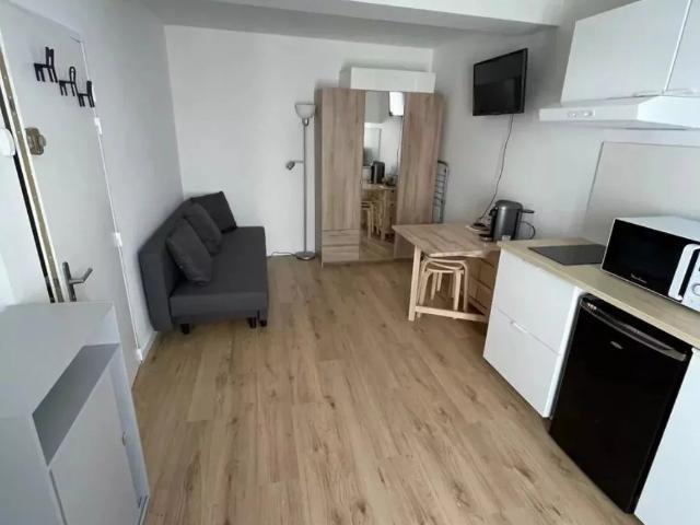 Montpellier centre: studio meublé à 15 mn à pied de la Plac
