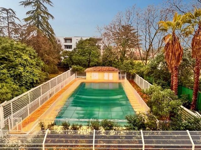 Montpellier Joli T2 avec balcon, piscine et vue jardin