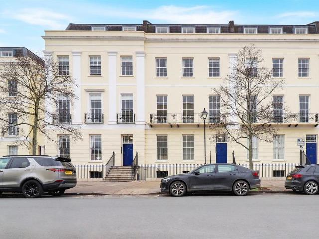Montpellier, Cheltenham, GL50 2 bed flat to rent £1,795 pcm £414 pw
