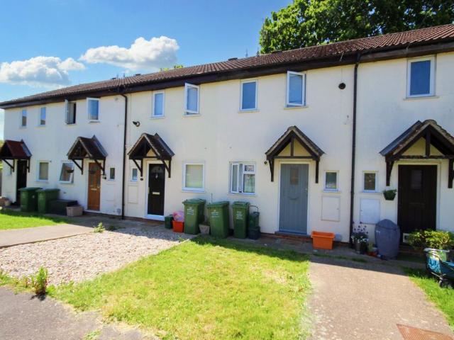 Montpellier Close, Billericay 2 bed terraced house to rent £1,375 pcm £317 pw