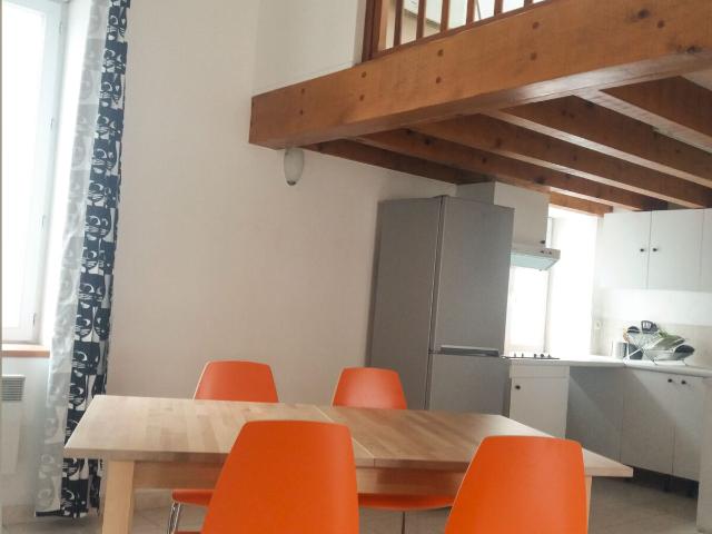 Montpellier Clémenceau F1 Mezzanine Meublé tout compris élec chauffage eau