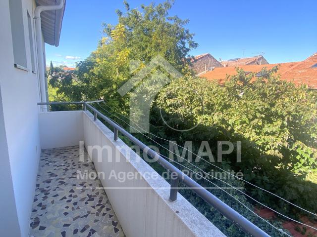 Montpellier Rue Granier: Grand T4 de 95 m2 traversant avec garage, parking et balcons