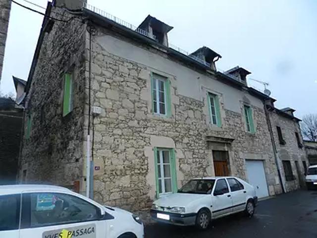 Montrozier 12630 Location appartement 4 pièces t4 au dernier étage terrasse