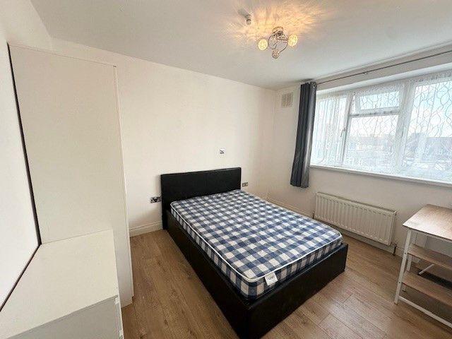 Montrose Avenue, Edgware, Greater London HA8, Studio to rent, £1,250 pcm | PrimeLocation