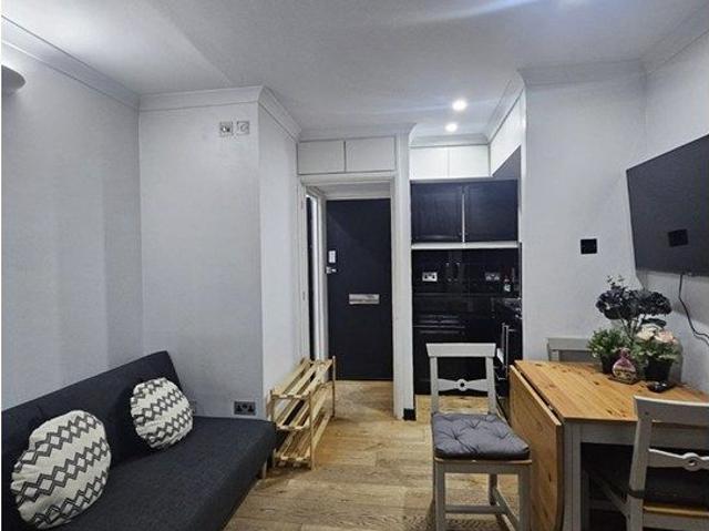 Montrose Court, London SW7, 1 bed flat to rent, £2,200 pcm | PrimeLocation