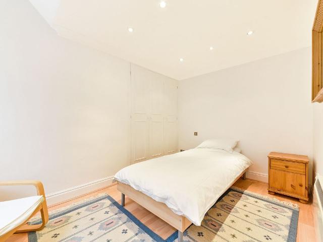 Montrose Court SW7, Studio to rent, £1,625 pcm | PrimeLocation