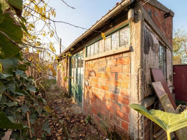 MONTREUIL 93 Grange à aménager 42m²