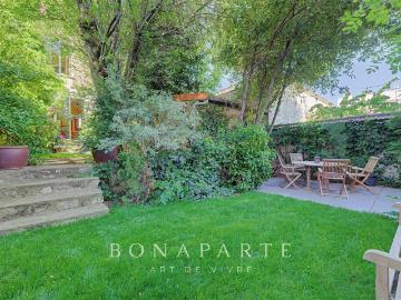 Montreuil limite Vincennes Maison meulière de caractère avec. 251m² Montreuil
