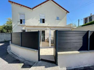Montreuil Maison 4 pièces 90 m2 avec terrasse, véranda, box et remise