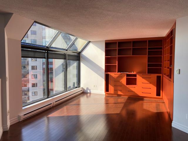 Montreal Unfurnished Condo Rental 3 Bed 2 Bath Penthouse in Longueuil