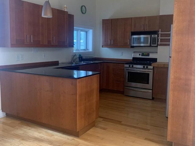 Montreal Apartment Rental Character Rich 3 Bed, 1 Bath plus Den and Spacious Floorplan in Mile End