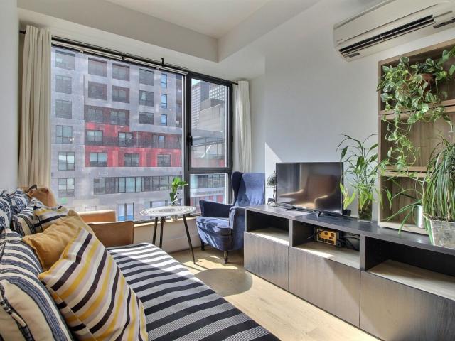 Montreal Furnished Condo for Rent Bright, Modern 1 Bedroom Suite Conveniently Close to Metro Station and Universities