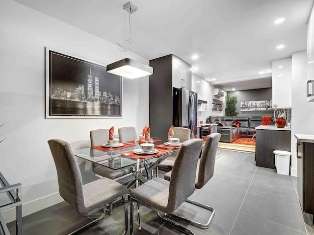 Montreal Furnished Condo Rental Newly Renovated 3 Bedroom, 1 Bathroom in Heart of Plateau Mont Royal