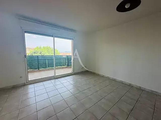 Montredon des Corbières 11100 Location appartement 2 pièces t2 piscine terrasse
