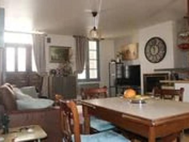 MONTREJEAU, Maison de ville avec dépendances et local commercia