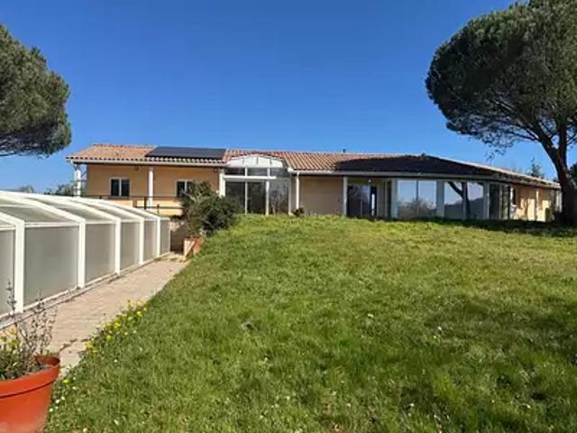 Montréjeau 31210 Achat / Vente maison 8 pièces t8 parking