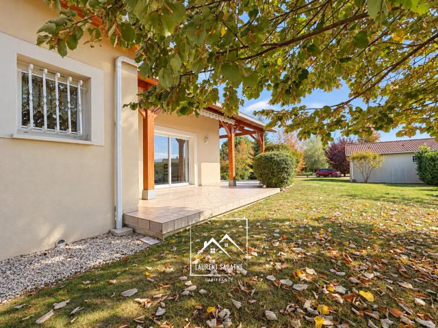 MONTRÉJEAU 31 – À VENDRE – Maison de plain pied de 124 m² – 3 chambres et bureau – Véranda, garage et terrain de 2 576 m²