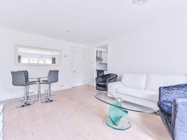 Montrell Road, Streatham Hill. 2 bed maisonette to rent £2,200 pcm £508 pw