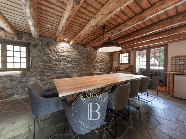 Montriond L'Elé Chalet de 289m² 7 Chambres Plus Appartem. 262m² Montriond