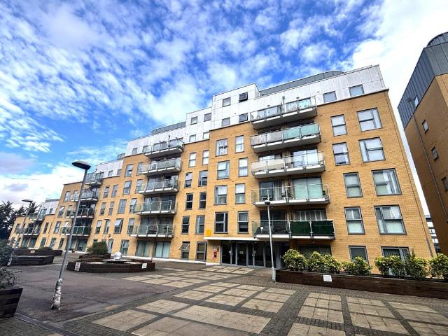 Monument Court, Stevenage 1 bed penthouse to rent £1,450 pcm £335 pw