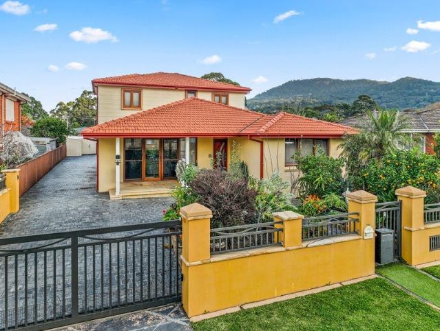 Monumental Scale and Versatile Living in a Premier Enclave