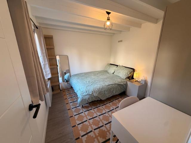Mon Fri let of self contained studio with patio
