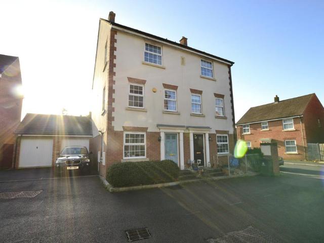Mona Avenue Kingsway, GLOUCESTER GL2 4 bed semi detached house to rent £1,550 pcm £358 pw