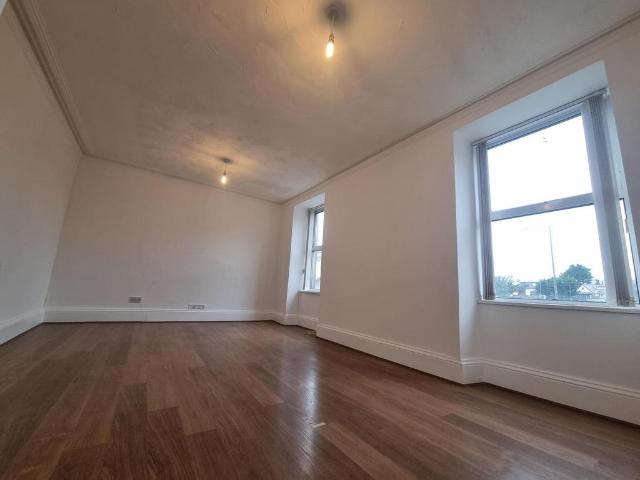 Mona Street, Amlwch, LL68 3 bed maisonette to rent £600 pcm £138 pw