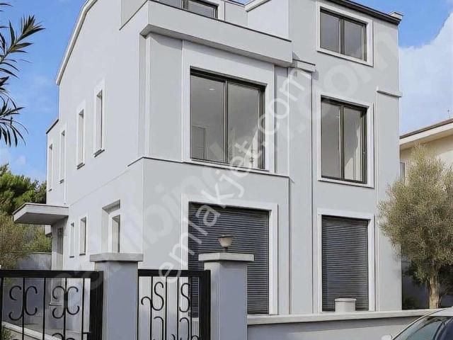 Monami'den Mükemmel Konumda Kullanisli Yola Yakin Villa