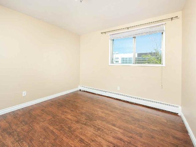 Monarch Manor 1 Bedroom Apartment for Rent at 10654 114 St Nw, Edmonton, AB T5H 3J9 Queen Mary Park