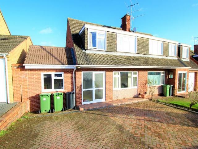 Monarch Drive, Worcester WR2 5 bed semi detached house to rent £550 pcm £127 pw