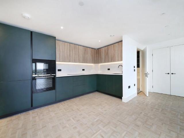 Monarch Square, London, SW11 2 bed flat to rent £3,600 pcm £831 pw