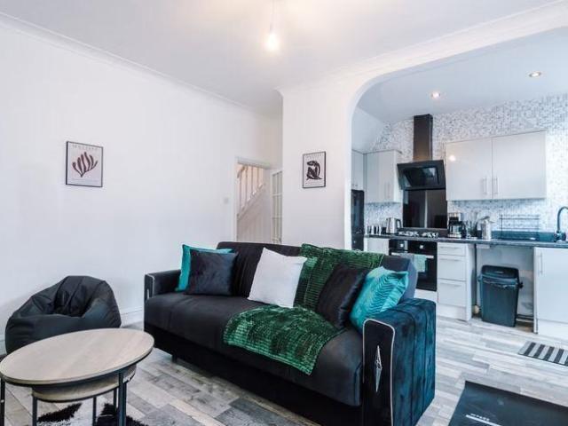 Monart Road, Manchester M9 3 bed end of terrace house to rent £1,595 pcm £368 pw
