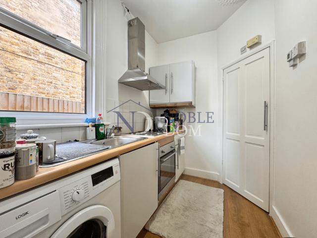 Monatgue Road, Hounslow 1 bed flat to rent £1,075 pcm £248 pw