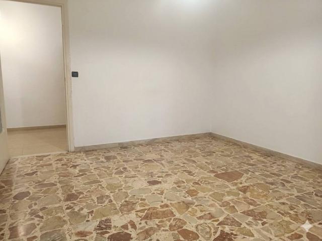 MONCALIERI. BORGO MERCATO TRILOCALE NON ARREDATO