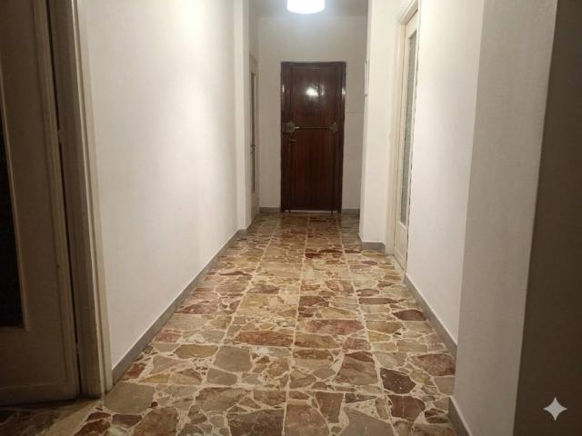 MONCALIERI. BORGO MERCATO TRILOCALE NON ARREDATO