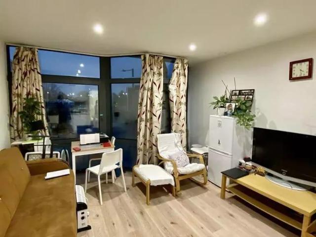 Mondial Way, Harlington UB3 1 bed flat to rent £1,550 pcm £358 pw