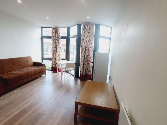 Mondial Way, Heathrow UB3, 1 bed flat to rent, £1,550 pcm | PrimeLocation