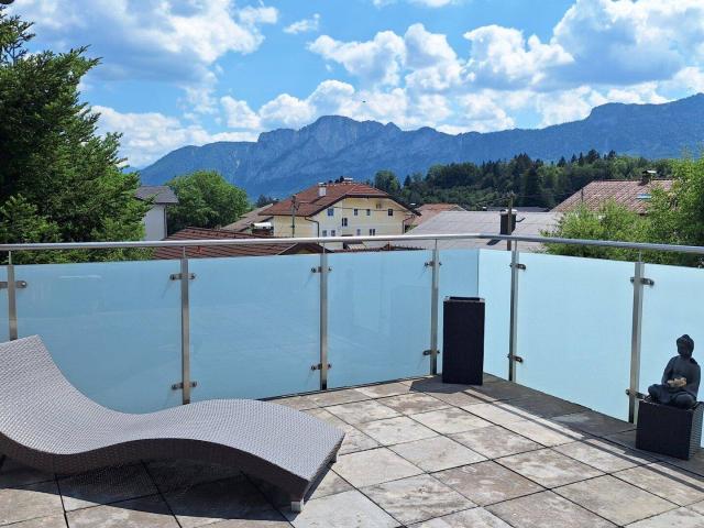 Mondsee Charmante Dachgeschosswohnung mit Sonnenterrasse Badeplatz optional!