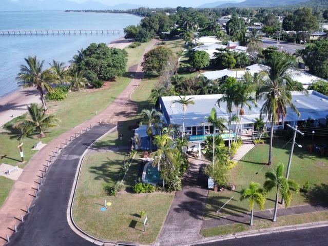 Money Maker Beachfront Leasehold, Walk to CBD And Lifestyle Business Opportunity 2688ML