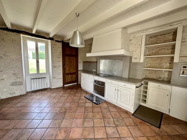 MONFLANQUIN, maison en pierres d'environ 91 m2 avec deux cha