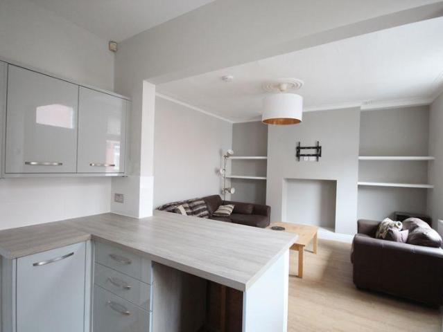 Monk Bridge Place, Meanwood, Leeds. 3 bed terraced house to rent £1,395 pcm £322 pw
