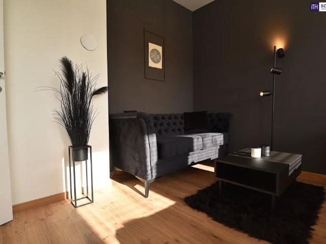 Monkey Loft im City Center | Stylishes Wohnen in der Grazer Innenstadt | 4. Liftstock | Balkon in den Innenhof | moderne Einrichtung