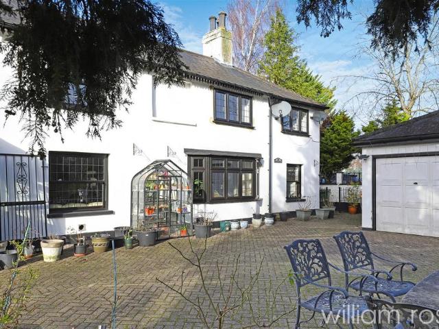 Monkham's Lane, London, IG8 0NL, United Kingdom | 2 bed duplex for rent #139475666 | Rentberry