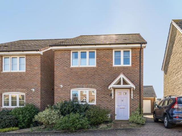 Monks Walk, Marcham, Abingdon, OX13 3 bed detached house to rent £2,300 pcm £531 pw