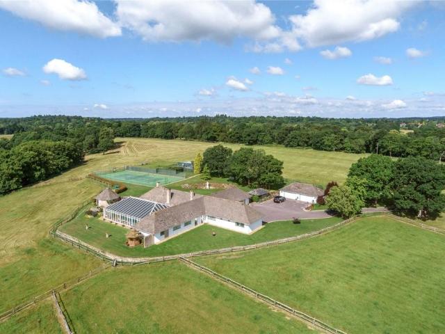 Monks Walk Farnham GU9 6 bed detached house to rent £7,500 pcm £1,731 pw