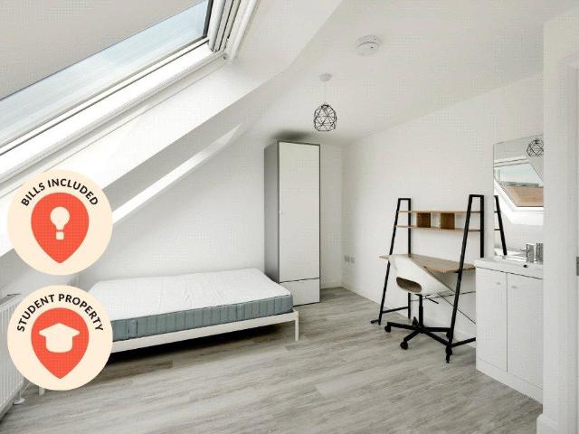 Monks Park Avenue, Bristol, Somerset. 1 bed in a house share to rent £600 pcm £138 pw