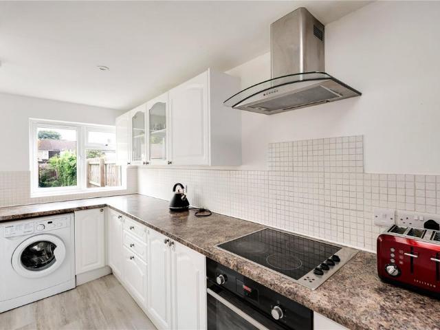 Monks Park Avenue, Horfield, Bristol. 6 bed semi detached house to rent £3,600 pcm £831 pw
