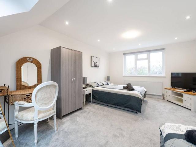 Monks Park, London, HA9 6JF, United Kingdom | 5 bed duplex for rent #139333385 | Rentberry